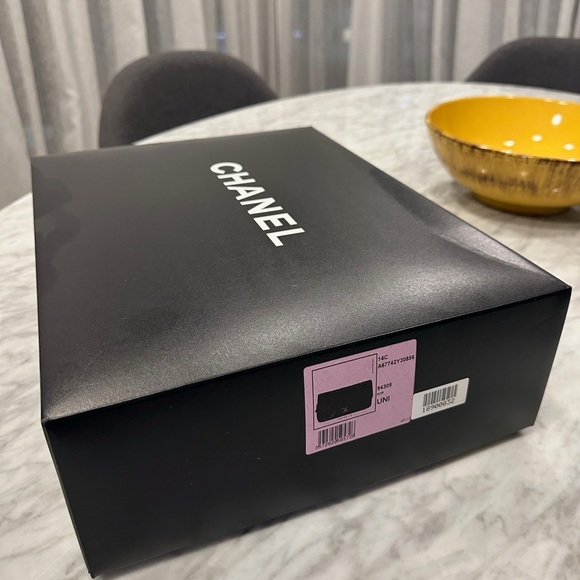 Chanel Easy Caviar Single Flap Bag in Black - Picture 9 of 14